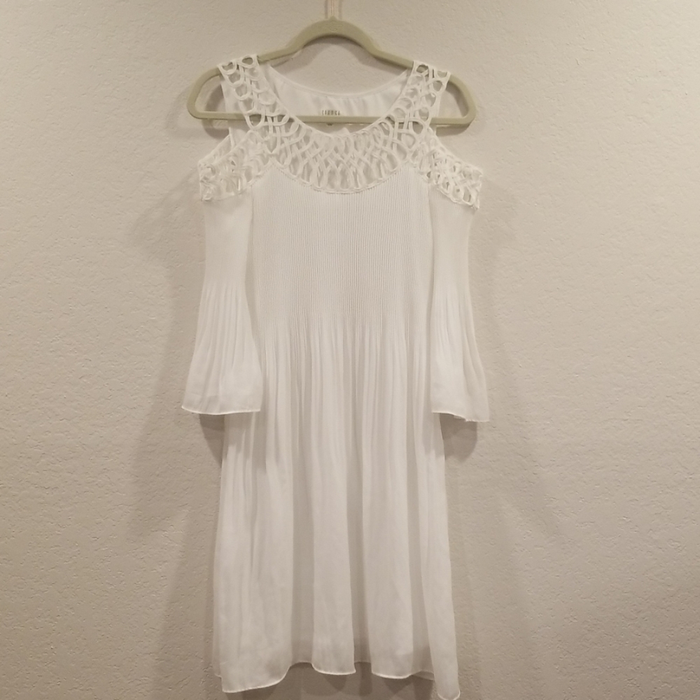 Women Size 8 White Open Shoulder Dress